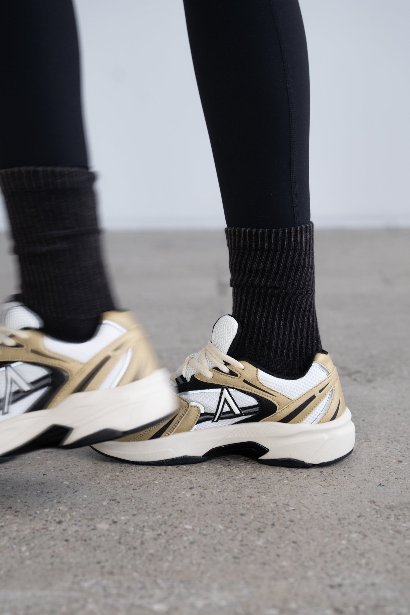 ARKK Essential Line Oserra | Gold Black | Women Oserra